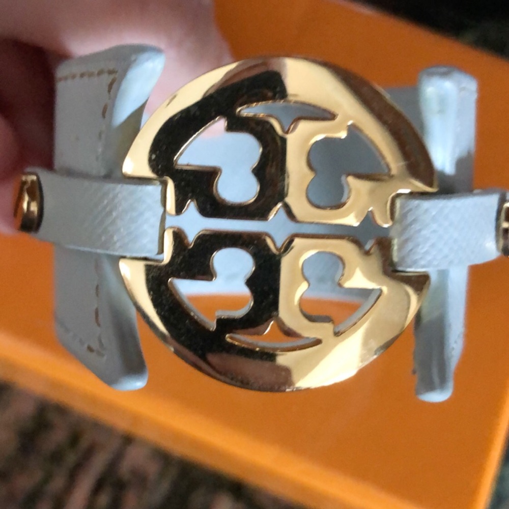 Tory Burch Logo Bracelet. Mint/Gold color